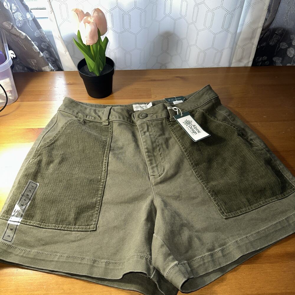 Alpine Design Women's Mixed Fabric Short Size 10 Vintage Olive Green
